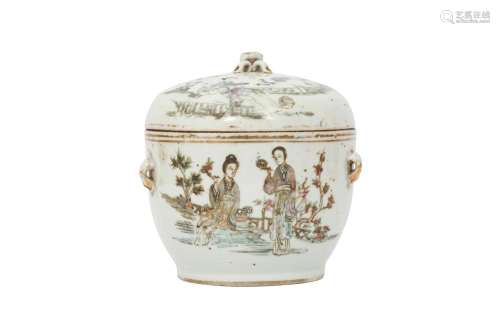 A CHINESE FAMILLE ROSE BOWL AND COVER.