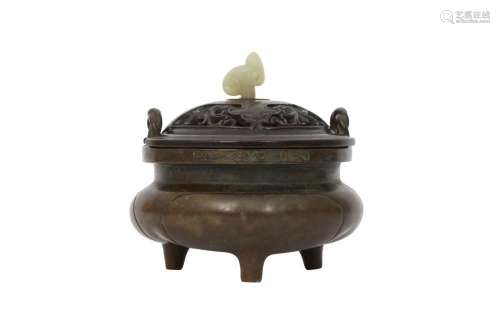 A CHINESE BRONZE INCENSE BURNER.