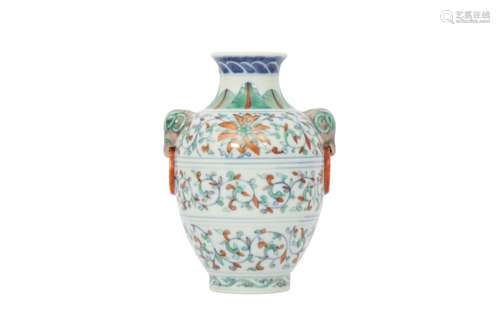 A SMALL CHINESE DOUCAI VASE.