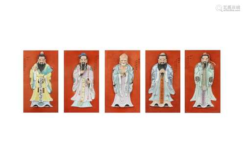 FIVE CHINESE FAMILLE ROSE 'IMMORTALS' PLAQUES.