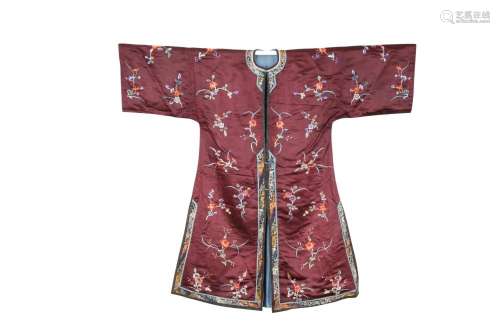 A CHINESE BROWN-GROUND EMBROIDERED SILK ROBE.