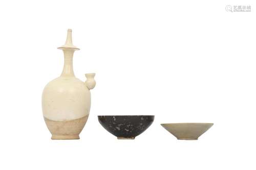 THREE CHINESE EARLY POTTERY PIECES.