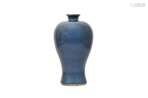 A CHINESE BLUE-GLAZED VASE, MEIPING.