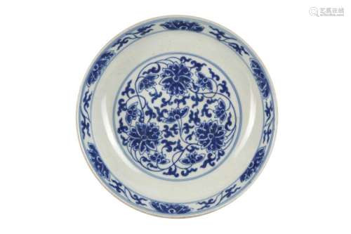 A CHINESE BLUE AND WHITE 'LOTUS SCROLL' DISH.