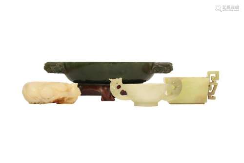 A GROUP OF FOUR CHINESE JADE BOWLS