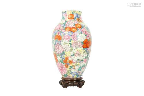 A CHINESE FAMILLE ROSE 'MILLEFLEURS' VASE.