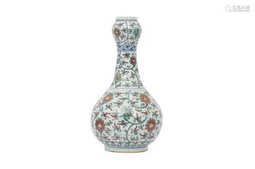 A CHINESE DOUCAI GARLIC MOUTH 'LOTUS' VASE.