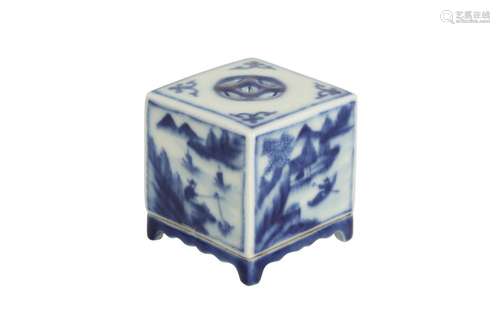 A SMALL BLUE AND WHITE INCENSE BURNER.