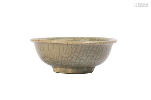 A CHINESE CELADON CRACKLE-GLAZED BOWL.