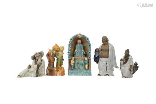 A GROUP OF FIVE CHINESE GLAZED FIGURES.
