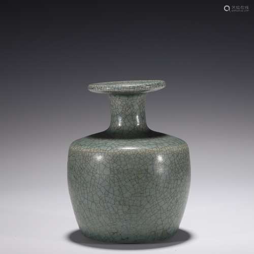 Glaze Mallet-Form Vase