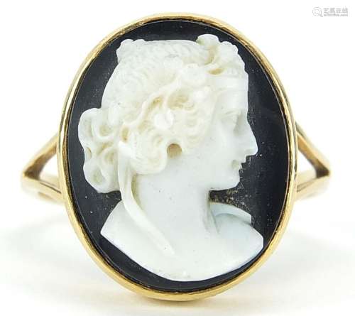 18ct gold cameo maiden head design ring, size N/O, 6.4g