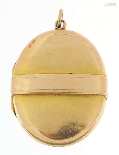 Unmarked gold oval locket, (tests as 9ct gold) 2.8cm high, 6...