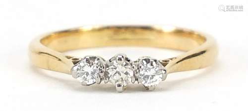 18ct gold and platinum diamond three stone ring, size K, 2.2...