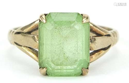 9ct gold green stone ring, size K, 2.2g
