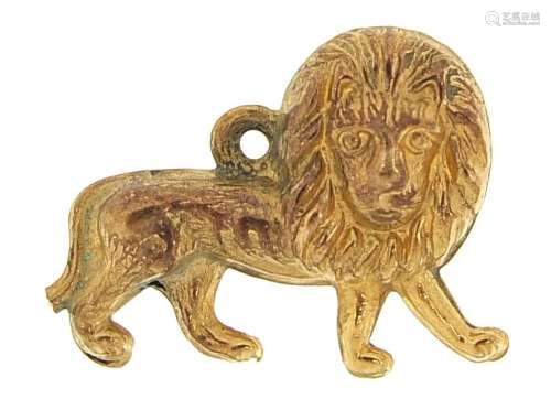 9ct gold lion charm, 1.7cm in length, 1.0g