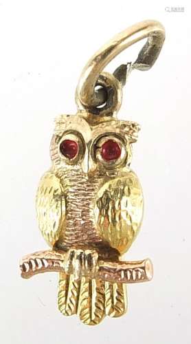 9ct gold owl charm, 1.6cm high, 1.5g