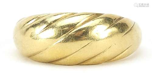 18ct gold ring, size T, 8.2g