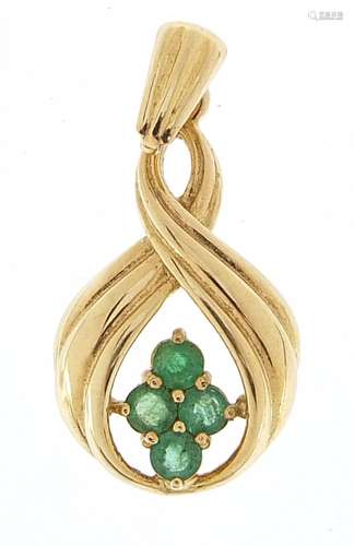 9ct gold emerald cluster pendant, 2.5cm high, 1.2g