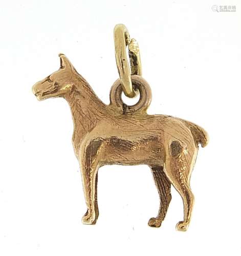 Unmarked gold horse charm, (tests as 9ct gold) 1.4cm high, 1...