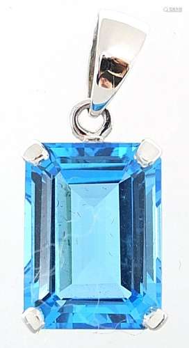 Large 9ct white gold blue topaz pendant, 2.6cm high, 5.5g