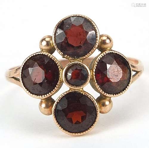 9ct rose gold garnet flower head cluster ring, size K, 1.8g