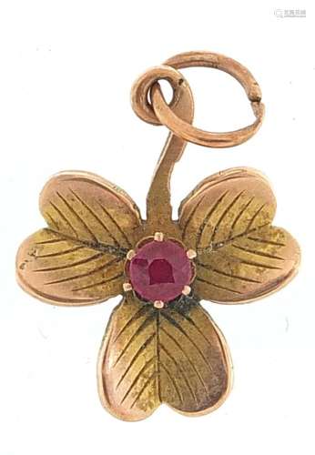 9ct gold ruby clover charm, 1.9cm high, 1.6g