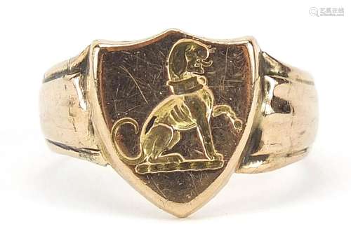 George V 9ct rose gold seal ring with lion in a shield crest...