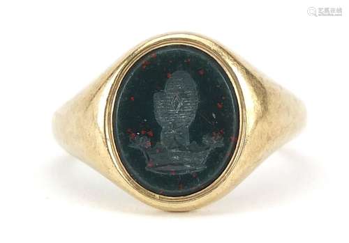 9ct gold bloodstone intaglio seal ring, size O, 5.0g