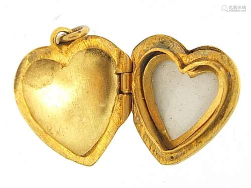 9ct gold back and front love heart locket with engraved deco...