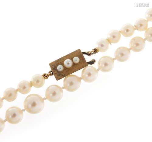 Graduated cultured pearl necklace with unmarked gold clasp, ...