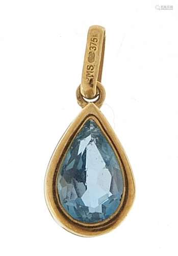 9ct gold blue topaz tear drop pendant, 1.8cm high, 0.9g