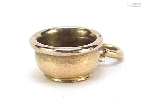 Unmarked gold chamber pot charm, (tests as 9ct gold) 1.1cm i...