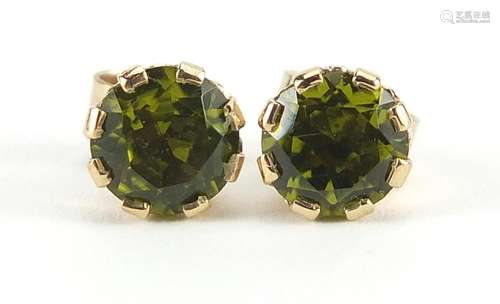 Pair of 9ct gold peridot stud earrings, 6mm in diameter, 1.2...