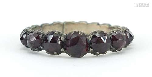 Antique white metal Bohemian garnet ring, size J, 1.2g