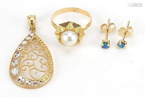 14ct gold jewellery comprising pearl ring, tear drop pendant...