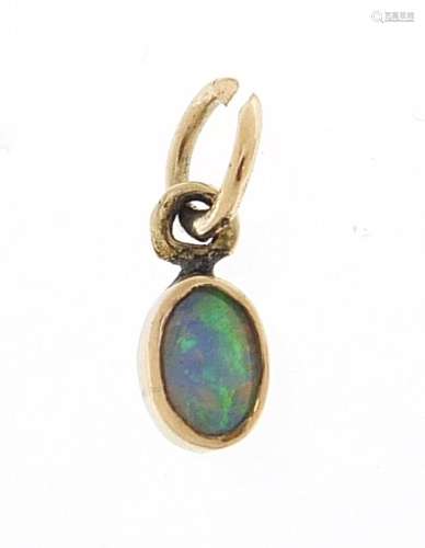 9ct gold cabochon opal pendant, 8mm high, 0.3g