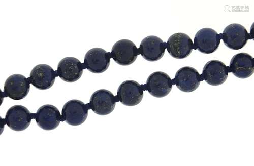 14ct gold graduated lapis lazuli bead necklace, 40cm in leng...