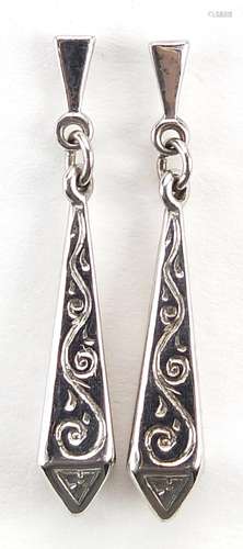 Pair of 9ct white gold drop earrings, 3cm high, 1.4g