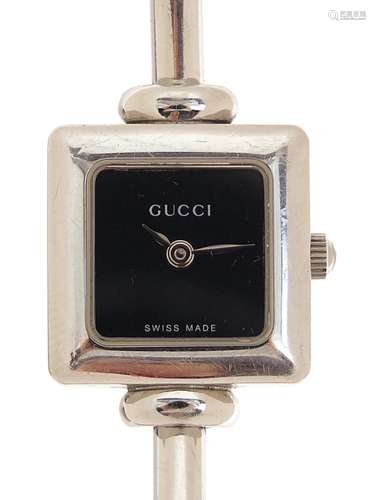 Gucci, ladies Gucci 1900L wristwatch with box, numbered 0320...