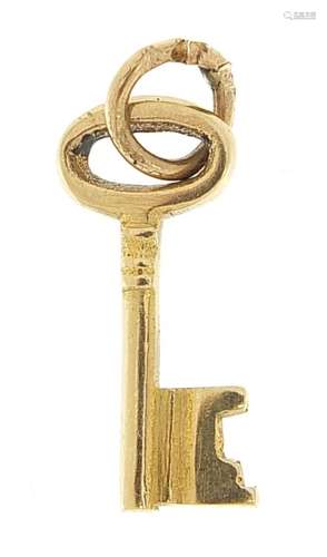 9ct gold key charm, 1.7cm high, 0.8g