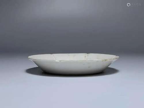 SONG DING WARE PETAL-SHAPED DISH