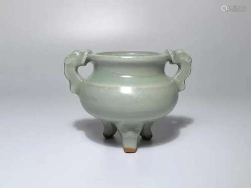 SONG LONGQUAN WARE TRIPOD CENSER