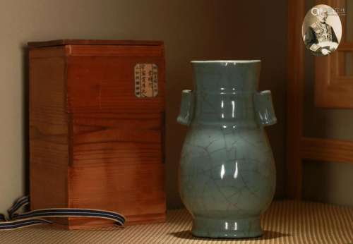 A Guan-ware Arrow Vase