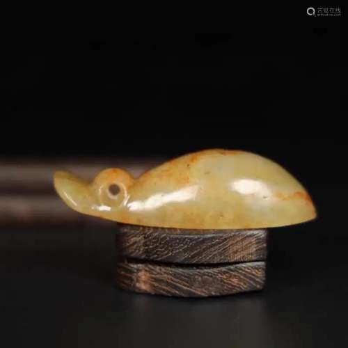 AN ARCHAIC JADE PENDANT