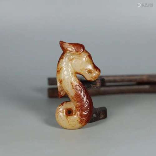 A JADE CARVING OF DRAGON PENDANT