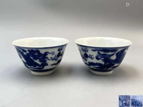 A PAIR OF BLUE AND WHITE 'DRAGON AND PHOENIX' CUPS