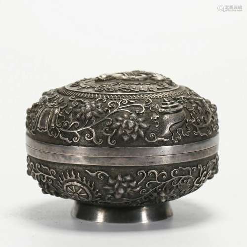 A Silver Pomander Box with Cover