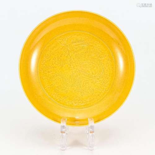 An Incised Yellow Glazed Saucer