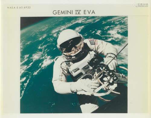 First American spacewalk: Ed White white floats in zero grav...